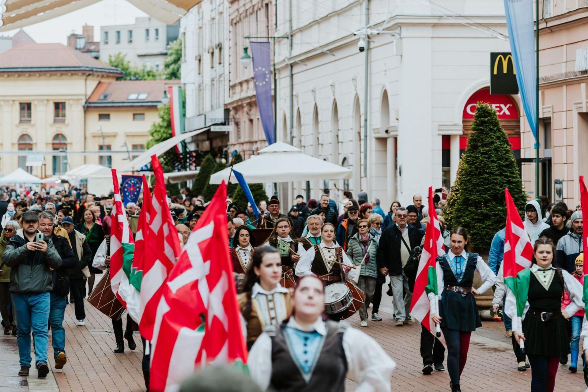University City Life Bestern Szeged Bagian luar foto
